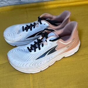 Altra Torn 6 white pink Athletic Running Shoes Women’s Size 7.5